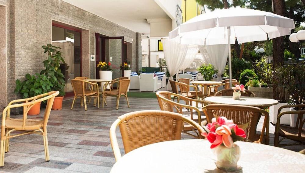 Hotel Capinera Rimini Exteriör bild